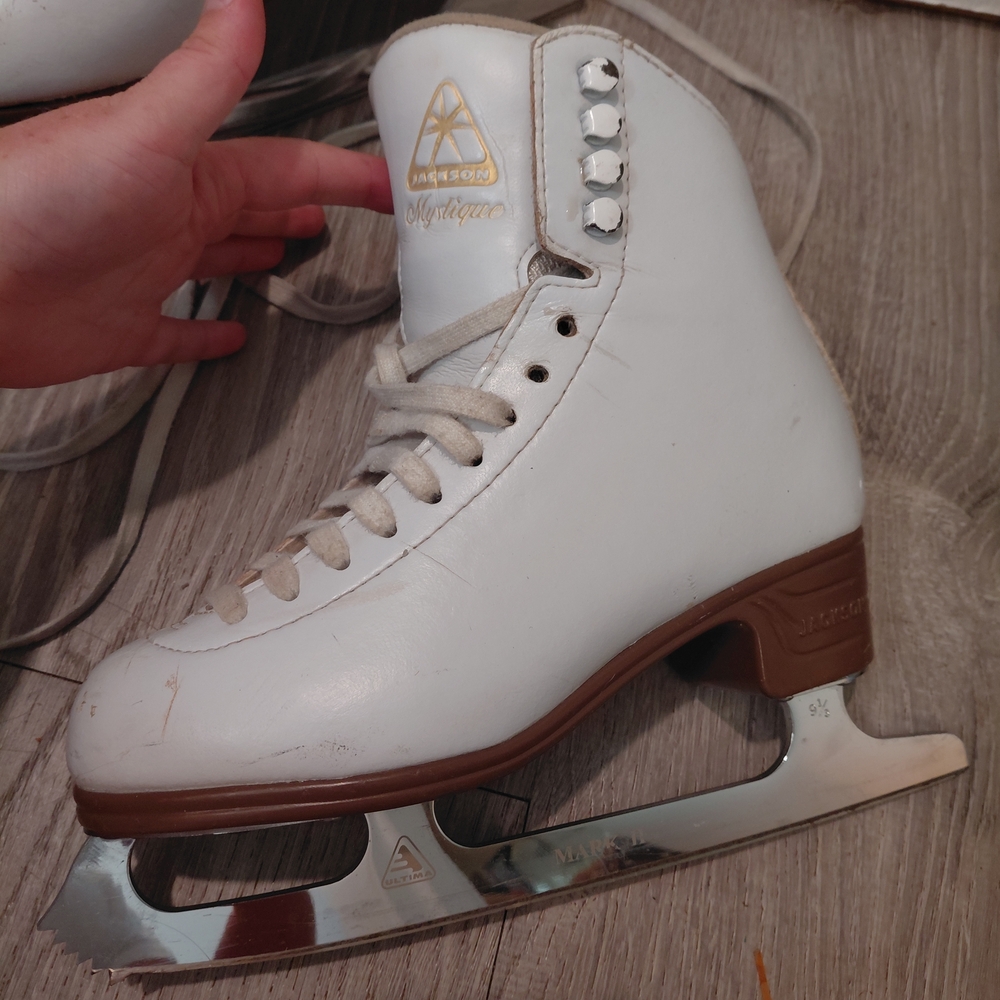 Jackson Classic White Ice Skates - Picture 2 of 8